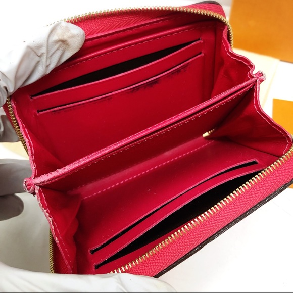 Sold Louis Vuitton Zippy Vernis Monogram wallet - Picture 9 of 16